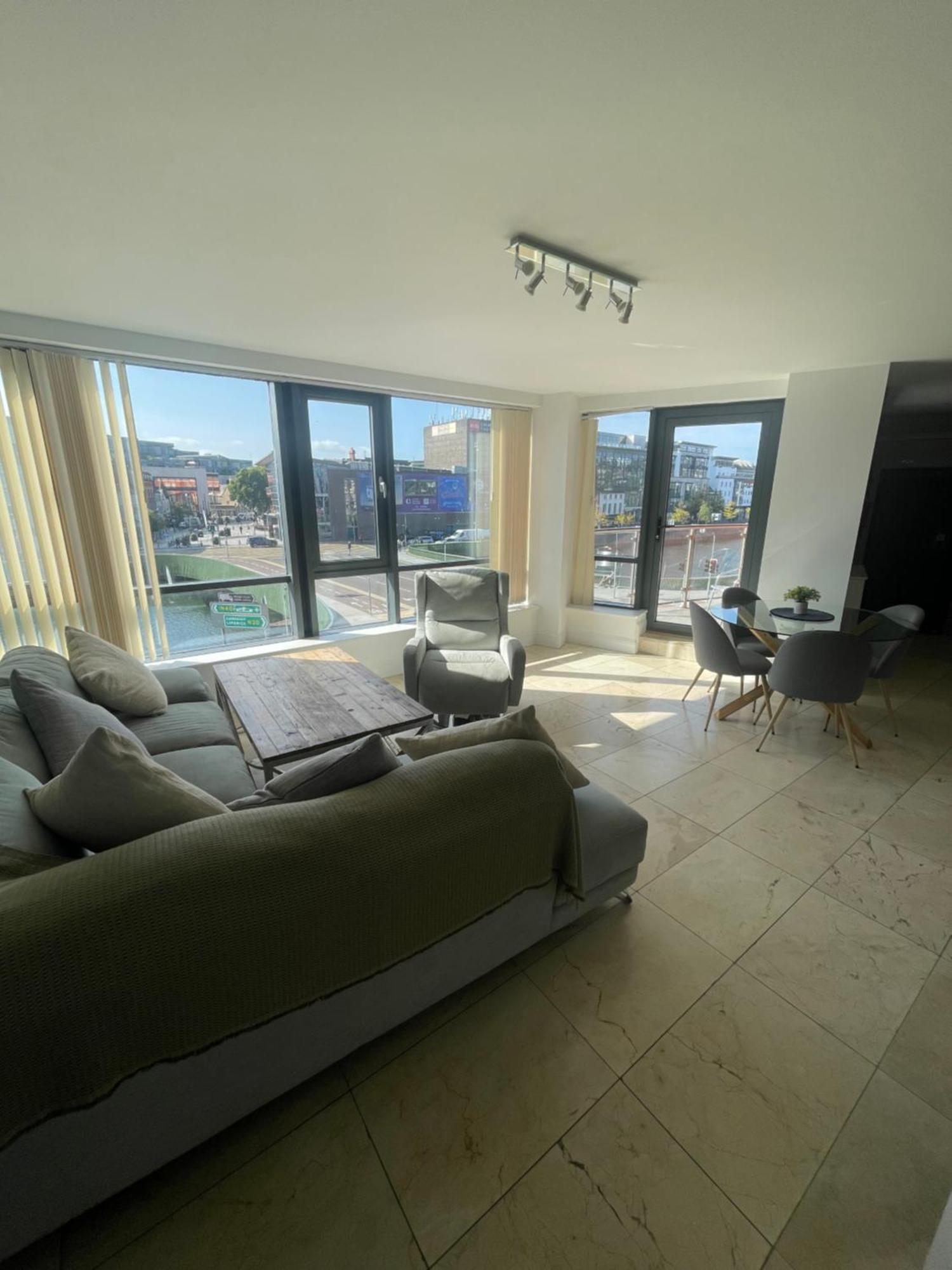 קורק Fabulous And Sunny 2 Bed Apartment, In City Centre מראה חיצוני תמונה