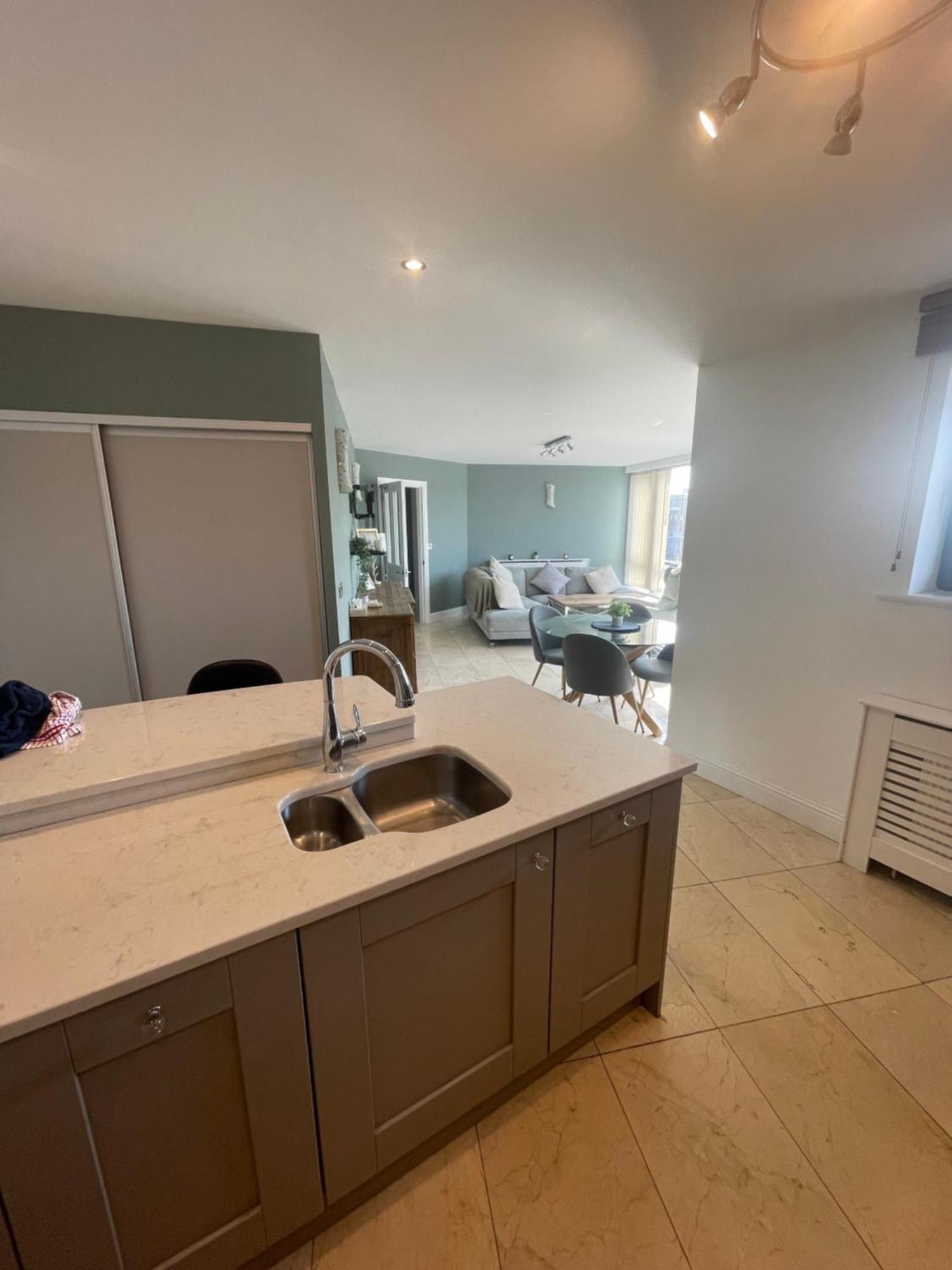 קורק Fabulous And Sunny 2 Bed Apartment, In City Centre מראה חיצוני תמונה