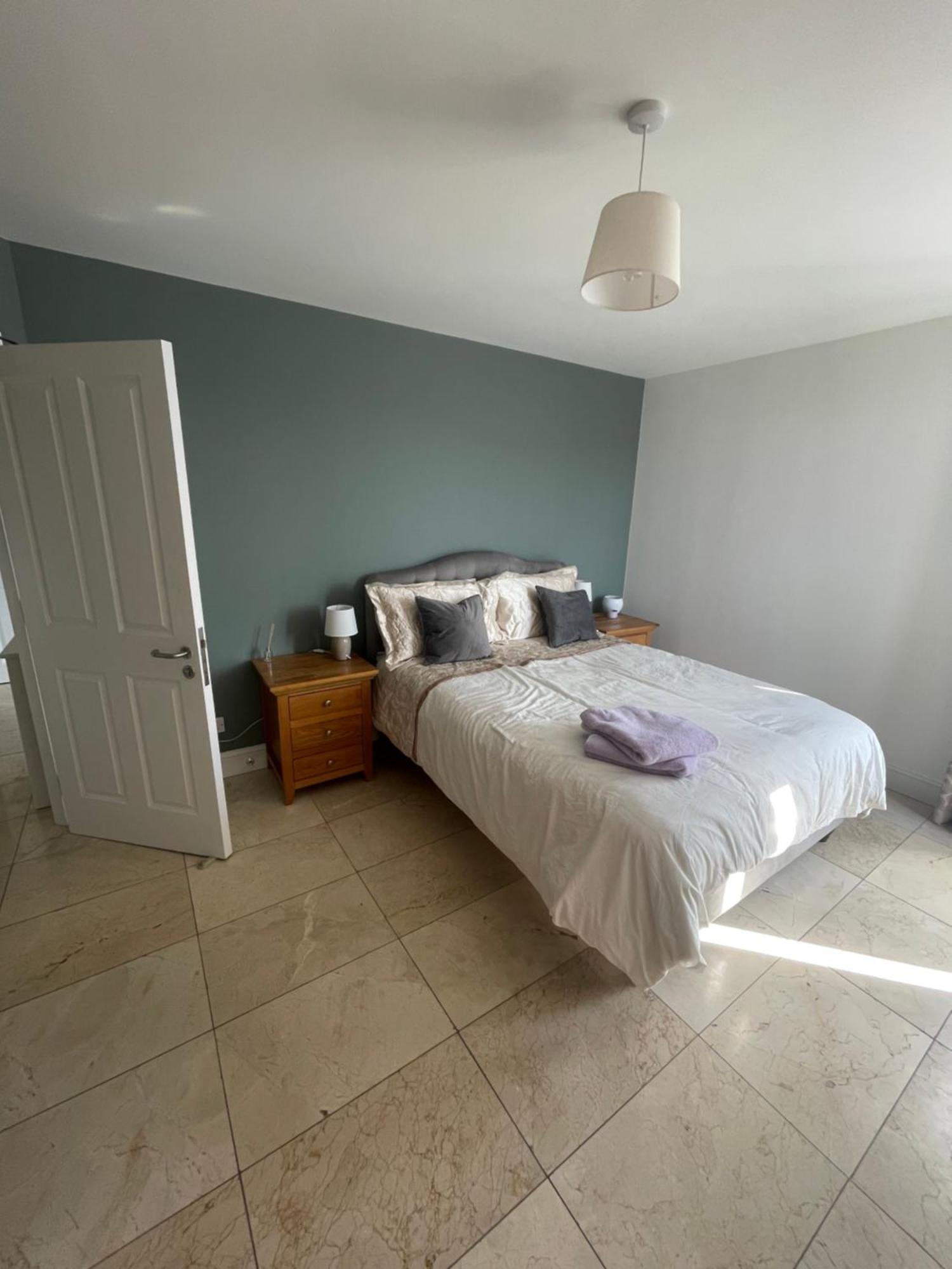 קורק Fabulous And Sunny 2 Bed Apartment, In City Centre מראה חיצוני תמונה